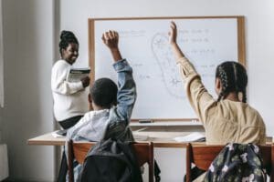 Sexualidade e Escola 2 Sexualidade e Escola professora alunos sala de aula