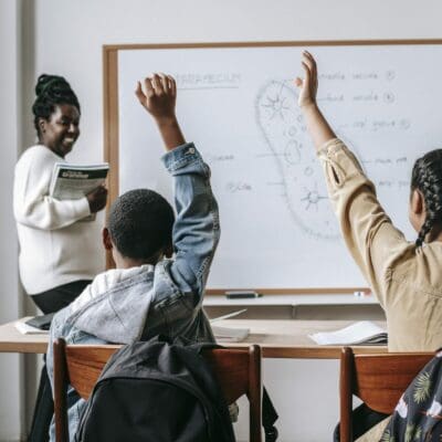 Sexualidade e Escola professora alunos sala de aula